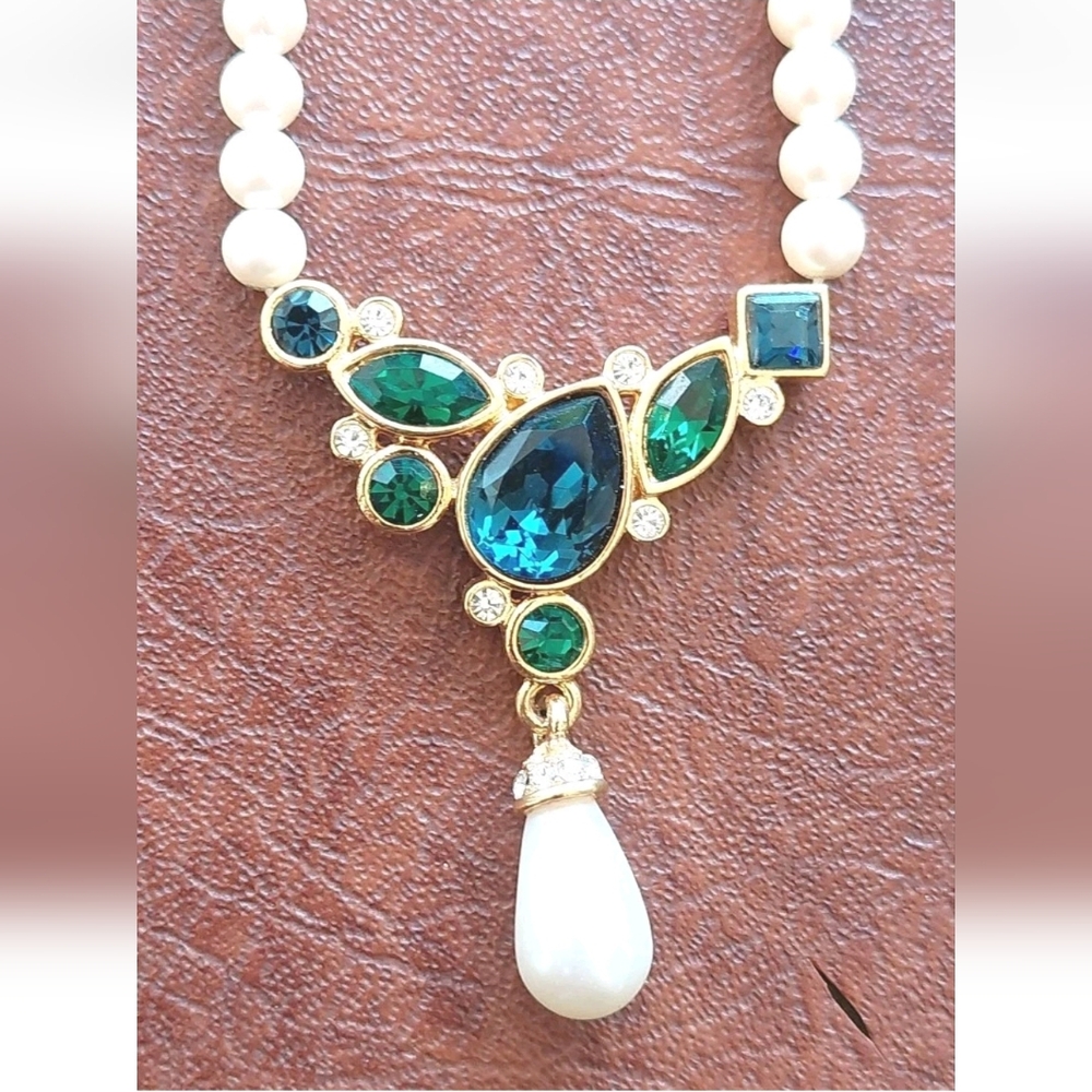 Vtg Unsigned Faux Pearl Necklace w/ Blue Green Rhinestone Drop Needs Repair